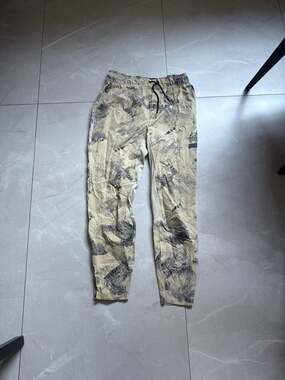 Legends Men's Aviation Pant in Sand Mountain Print